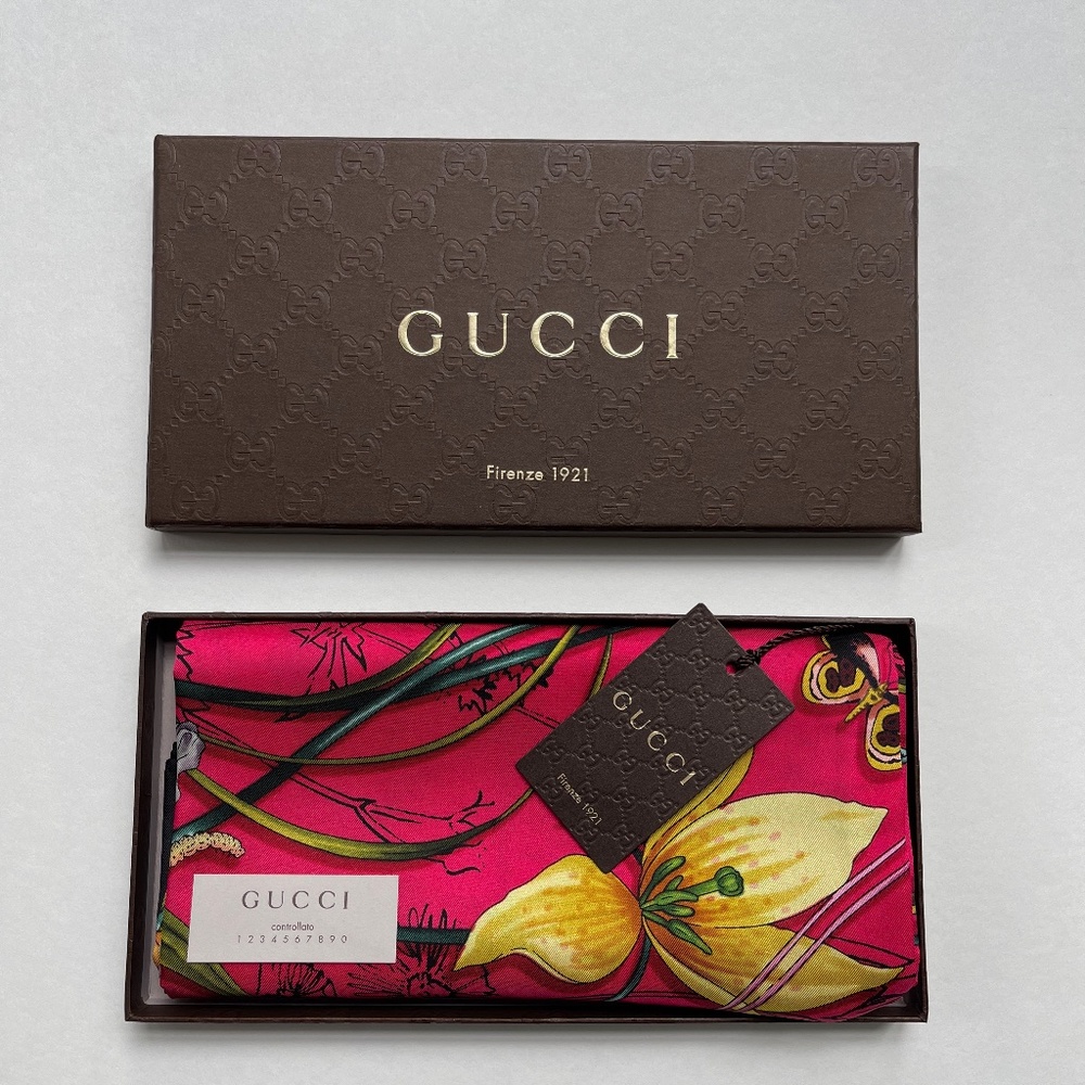 Gucci Scarf Flora Infinity Print Silk Scarf Wrap with Gucci Gift Box - Picture 2 of 12